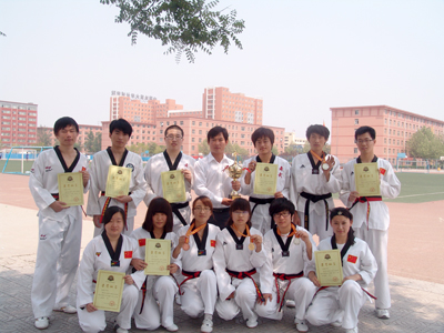 我院代表隊(duì)在河北省第六屆大眾跆拳道公開(kāi)賽中取得優(yōu)異成績(jī)