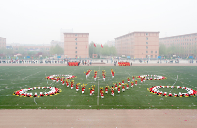 中國地質(zhì)大學(xué)長城學(xué)院2012年春季運動會隆重開幕