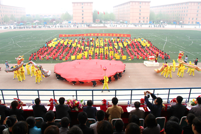中國地質(zhì)大學(xué)長城學(xué)院2012年春季運動會隆重開幕
