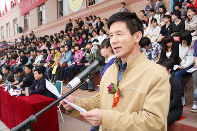 中國地質(zhì)大學(xué)長城學(xué)院2012年春季運動會隆重開幕