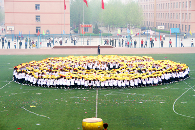 中國地質(zhì)大學(xué)長城學(xué)院2012年春季運動會隆重開幕
