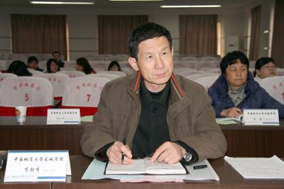 學(xué)院召開2011年度二級(jí)單位評(píng)比、中層干部考核述職會(huì)
