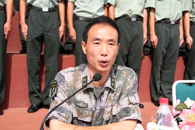 2011級新生軍訓(xùn)開營式隆重召開