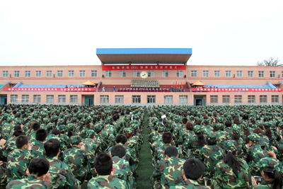 2011級新生軍訓(xùn)開營式隆重召開
