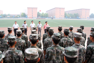 李朝秀書記等院領(lǐng)導(dǎo)慰問軍訓(xùn)教官