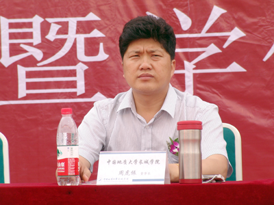 2011屆畢業(yè)典禮暨學(xué)位授予儀式隆重舉行