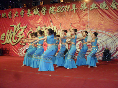 “放飛夢想”學院舉辦2011屆畢業(yè)晚會