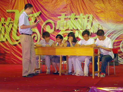 “放飛夢想”學院舉辦2011屆畢業(yè)晚會