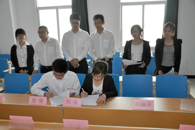 深化教學(xué)改革 彰顯實(shí)踐特色——管理系舉行模擬商務(wù)談判會
