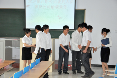 深化教學(xué)改革 彰顯實(shí)踐特色——管理系舉行模擬商務(wù)談判會