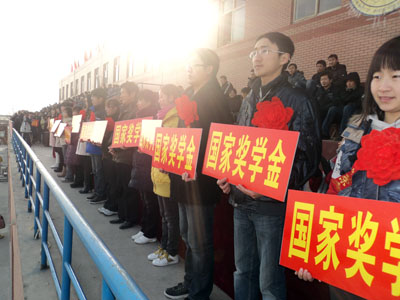 學(xué)院召開09—10學(xué)年學(xué)生評優(yōu)表彰大會