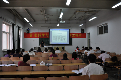 我院06級畢業(yè)生論文答辯進行中