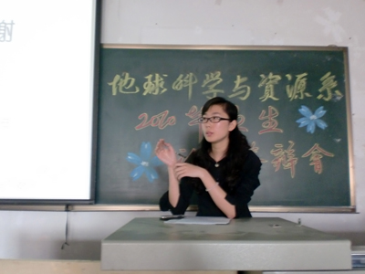 我院06級畢業(yè)生論文答辯進行中