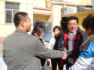 地球科學(xué)與資源系團(tuán)總支在我院發(fā)起愛(ài)心募捐活動(dòng)