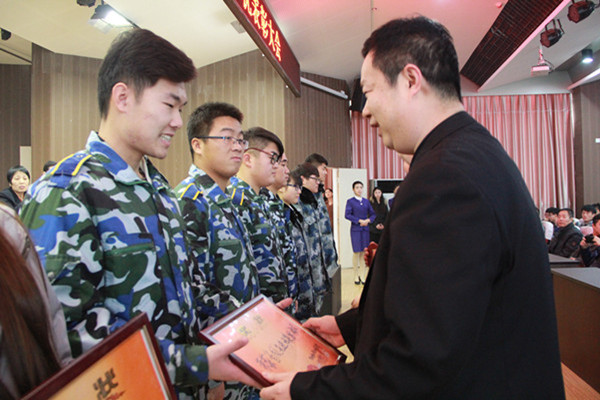 我院召開2014-2015學年學生評優(yōu)表彰大會
