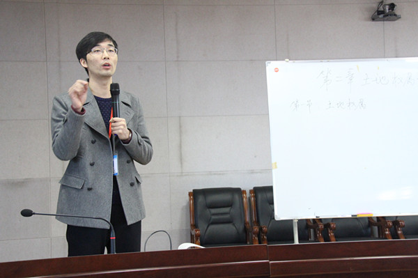 中國(guó)地質(zhì)大學(xué)長(zhǎng)城學(xué)院組織專(zhuān)職教師業(yè)務(wù)培訓(xùn)