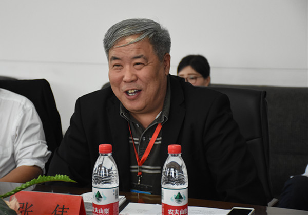 依地大之強(qiáng)勢  立長城之特色