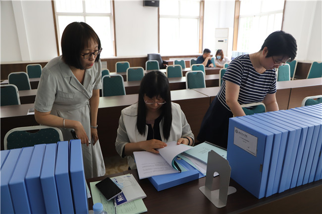 省高校思想政治理論課質(zhì)量評(píng)估專家組 蒞臨我校檢查指導(dǎo)工作