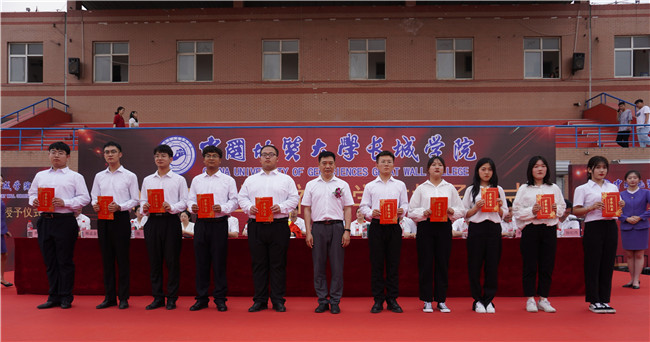 青春不散場 畢業(yè)再啟航—— 我校舉行2021屆畢業(yè)生畢業(yè)典禮 暨學(xué)位授予儀式