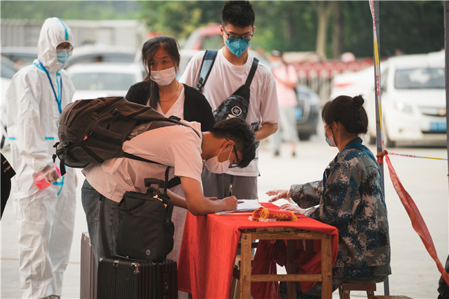 揚(yáng)帆起航保理夢(mèng) 求學(xué)篤行學(xué)子新我校喜迎2021級(jí)新生
