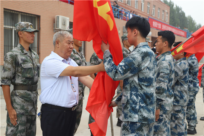 保理學(xué)子展風(fēng)采 共以青春筑芳華我校舉行2021級(jí)新生軍訓(xùn)開營(yíng)儀式