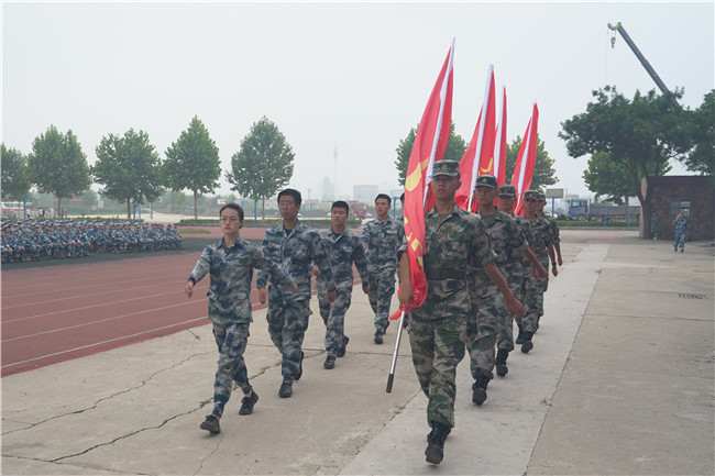 保理學(xué)子展風(fēng)采 共以青春筑芳華我校舉行2021級(jí)新生軍訓(xùn)開營(yíng)儀式