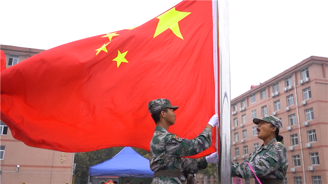 青春無悔  逐夢啟航我校舉行2021級新生軍訓(xùn)結(jié)營式暨開學(xué)典禮