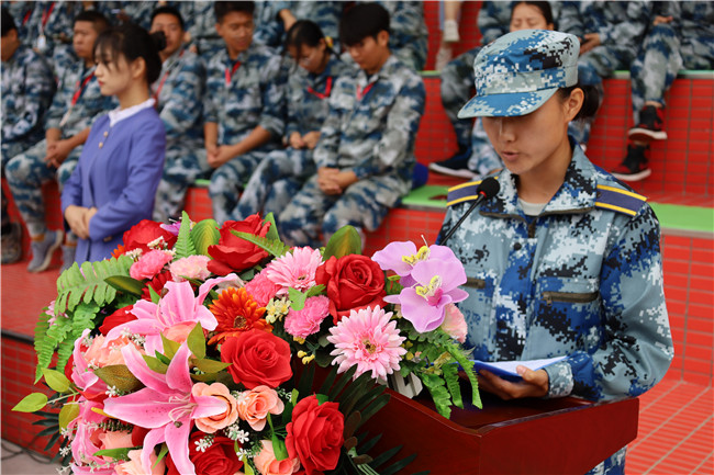 青春無悔  逐夢啟航我校舉行2021級新生軍訓(xùn)結(jié)營式暨開學(xué)典禮