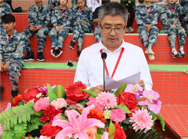 青春無悔  逐夢啟航我校舉行2021級新生軍訓(xùn)結(jié)營式暨開學(xué)典禮