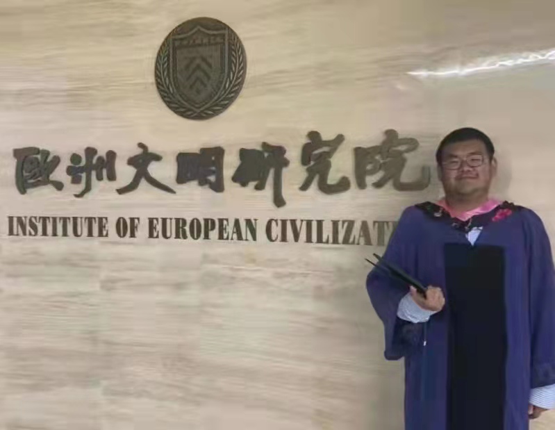 劉濤--- ２０２1年碩士研究生畢業(yè)后目前在天津師范大學工攻讀世界史博士學位。