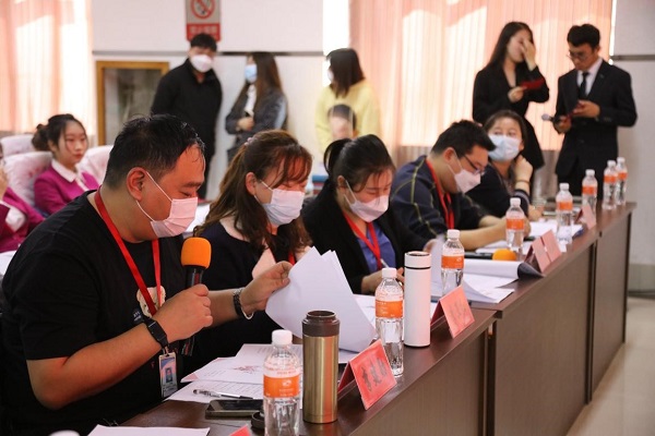 2022年3月26日14點，第十二屆全國大學生電子商務(wù)“創(chuàng)新、創(chuàng)意及創(chuàng)業(yè)”挑戰(zhàn)賽保定理工學院校賽決賽在一教211報告廳順利舉行。