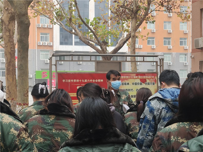 師者風(fēng)范  微光致遠(yuǎn)