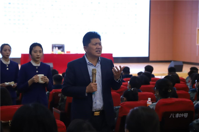 珍愛生命創(chuàng)未來——董事長周虎震為我校師生作報(bào)告