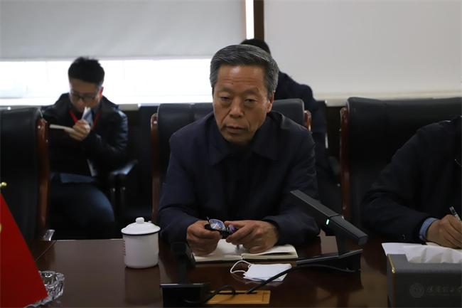 我校召開中層干部例會