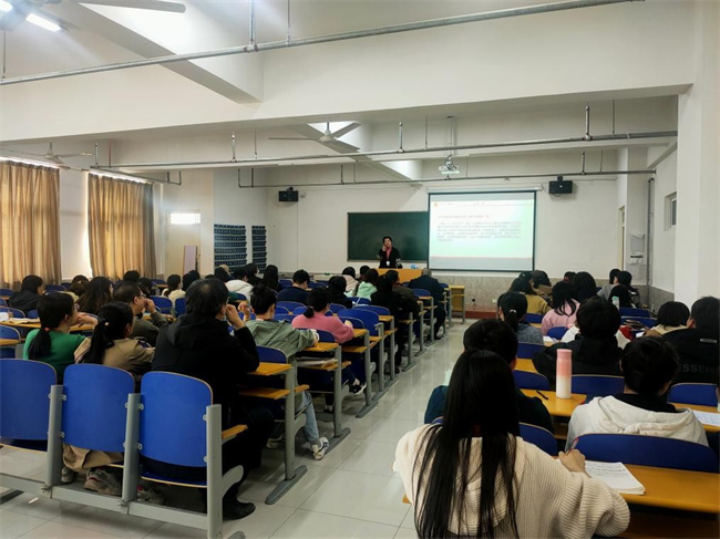 聚焦兩會精神，當(dāng)好兩會精神“傳送帶” ——馬克思主義學(xué)院組織2023年全國兩會精神系列宣講會（一）