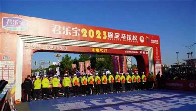 保定理工學院學生圓滿完成2023保定馬拉松志愿服務工作