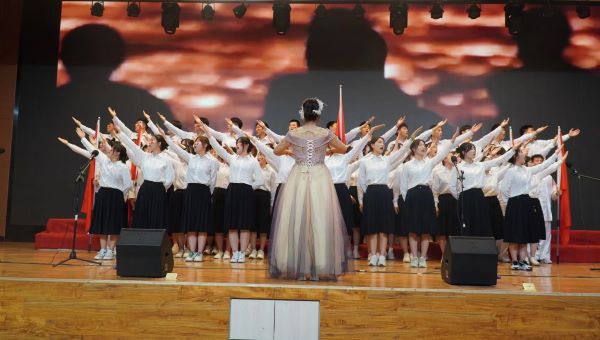 “青春孕育無限希望，青年創(chuàng)造美好明天”大型合唱會圓滿落幕！