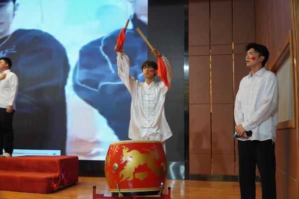 “青春孕育無限希望，青年創(chuàng)造美好明天”大型合唱會圓滿落幕！