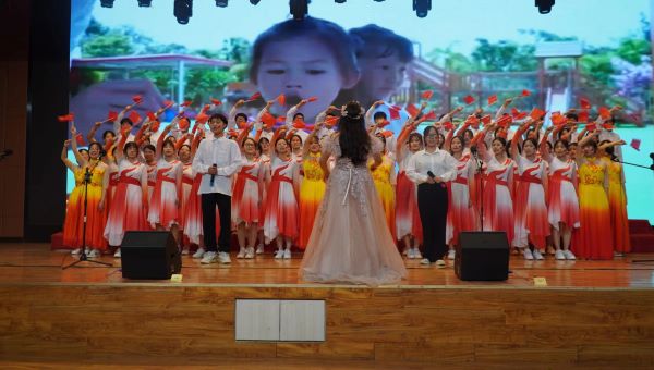 “青春孕育無限希望，青年創(chuàng)造美好明天”大型合唱會圓滿落幕！