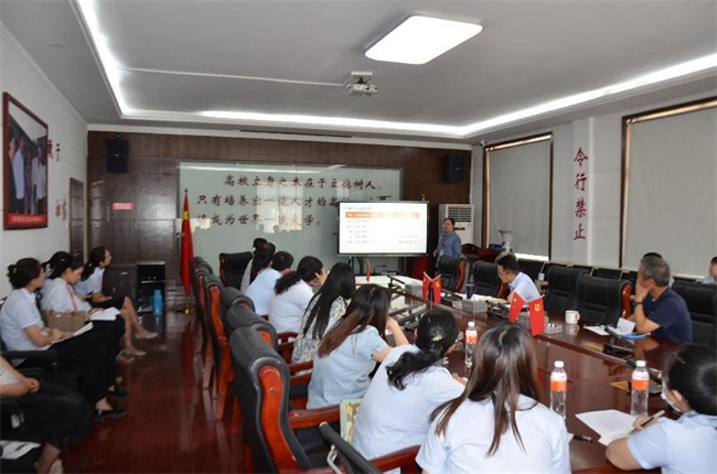 聚焦國(guó)家戰(zhàn)略，對(duì)接主導(dǎo)產(chǎn)業(yè)，打造優(yōu)勢(shì)特色專業(yè)——教務(wù)處組織重點(diǎn)建設(shè)專業(yè)申報(bào)評(píng)審會(huì)