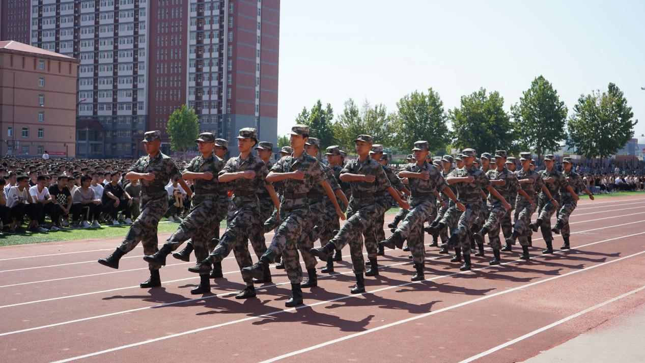 保定理工學院2023級新生軍訓開營式隆重舉行