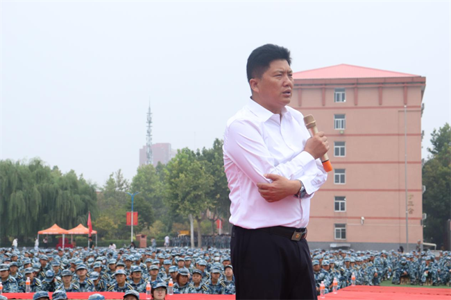 燃理想之火，奏時(shí)代之歌——董事長周虎震教授為我校新生作勵(lì)志成才報(bào)告