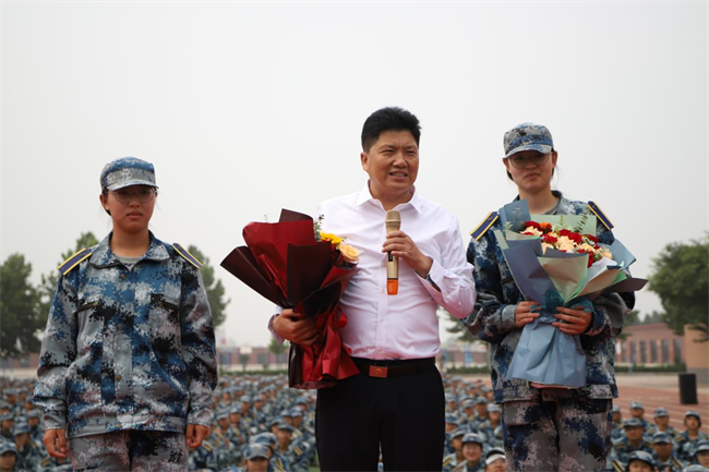 燃理想之火，奏時(shí)代之歌——董事長周虎震教授為我校新生作勵(lì)志成才報(bào)告