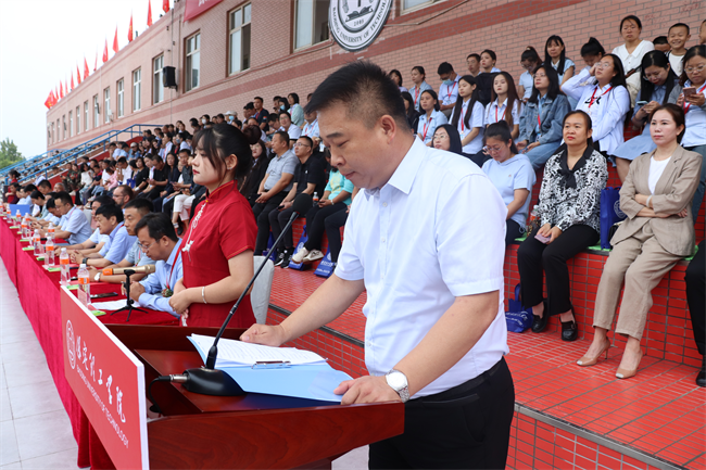 強(qiáng)國有我，意氣正揚(yáng) ——我校舉行2023級新生軍訓(xùn)結(jié)營式暨開學(xué)典禮