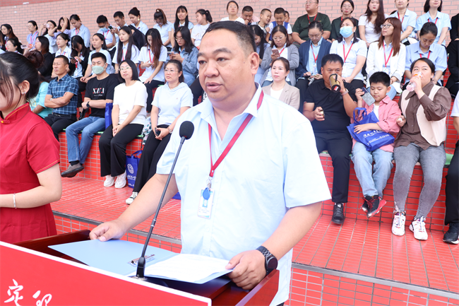 強(qiáng)國有我，意氣正揚(yáng) ——我校舉行2023級新生軍訓(xùn)結(jié)營式暨開學(xué)典禮