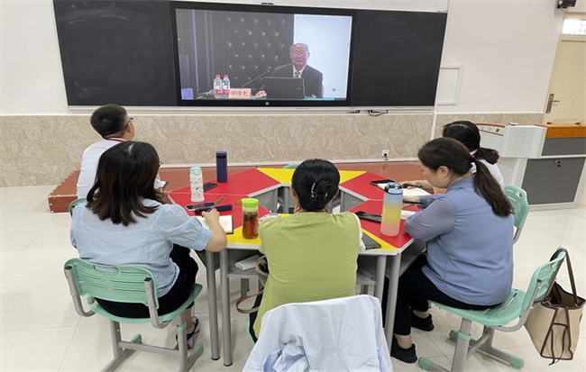 我校召開教學督導組培訓會議