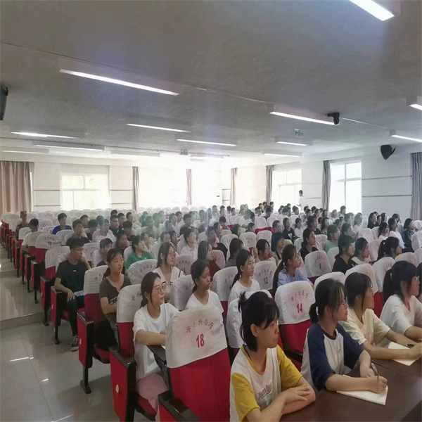 啟航奮進(jìn) “經(jīng)”彩有你——2023級(jí)經(jīng)濟(jì)學(xué)專業(yè)新生入學(xué)教育