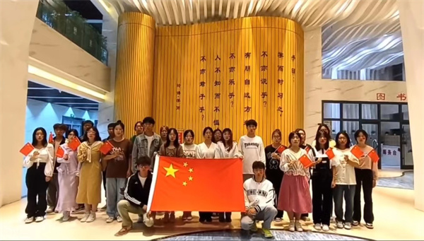 我與祖國合張影，一聲祝福送祖國