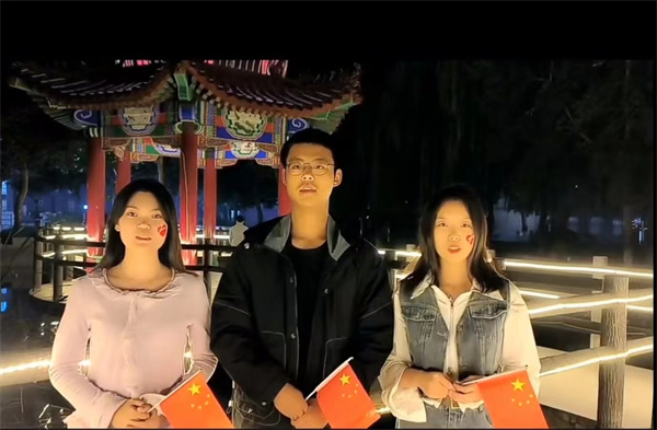 我與祖國合張影，一聲祝福送祖國