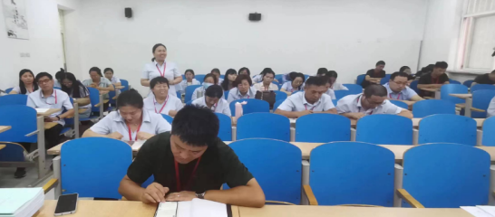 “服務(wù)質(zhì)量、工作態(tài)度、履職盡責(zé)”階段性總結(jié)會(huì)